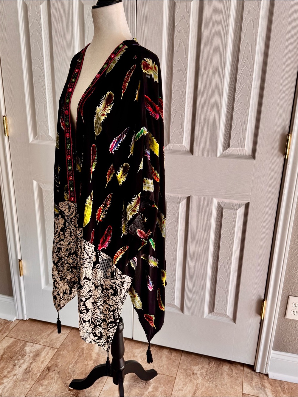 Umgee Black Feather-Print Duster Kimono Wrap with Cream Pattern